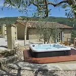 Fonte Comelia Villa